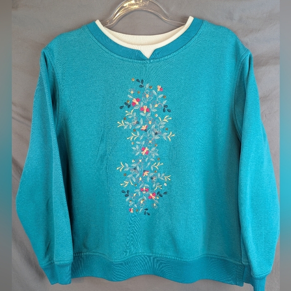 Shenanigans Medium Turquoise Embroidered Sweatshirt Excellent Condition - Picture 1 of 6